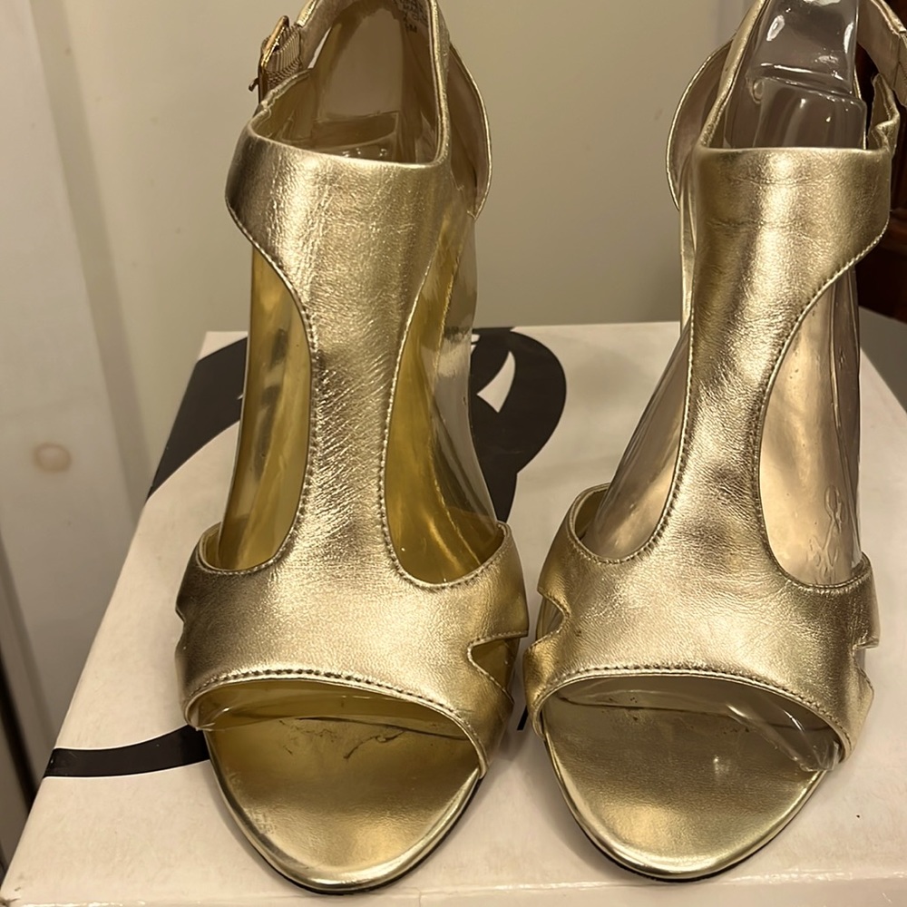 Leather gold Nine West heels. Buckle at ankle